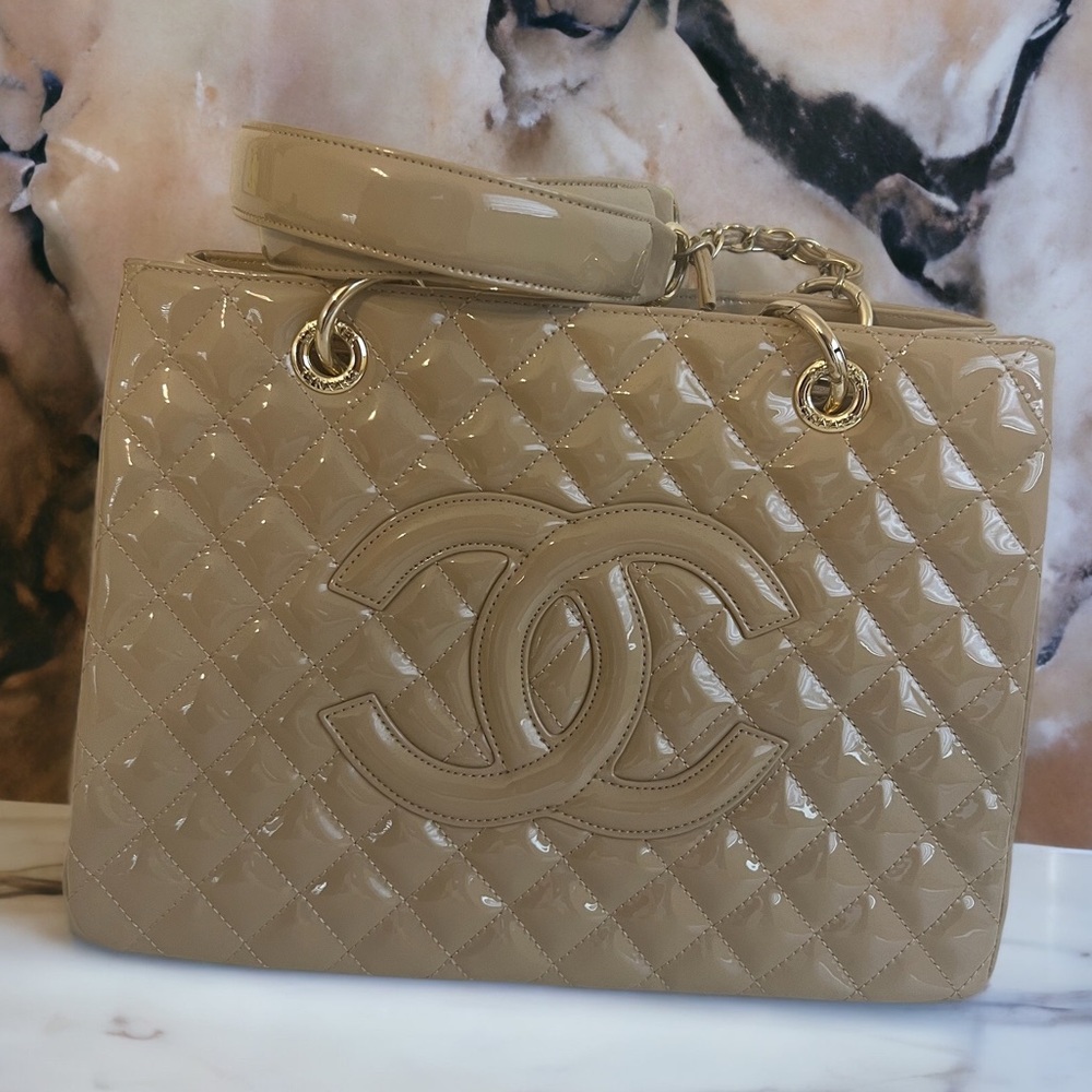 Chanel Grand Shopping Tote. Beige Patent leather .